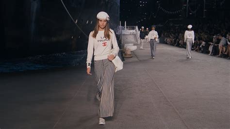 chanel 19 cruise|Chanel Cruise show in Hong Kong: Star.